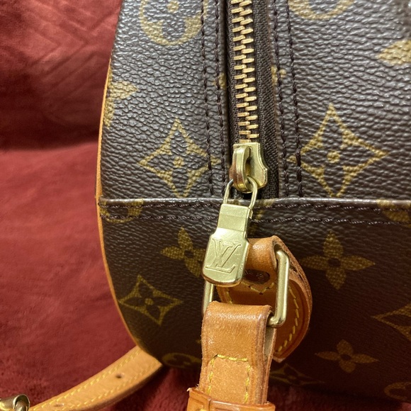 Louis Vuitton Blois Crossbody - Picture 2 of 13